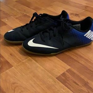 Indoor soccer shoes